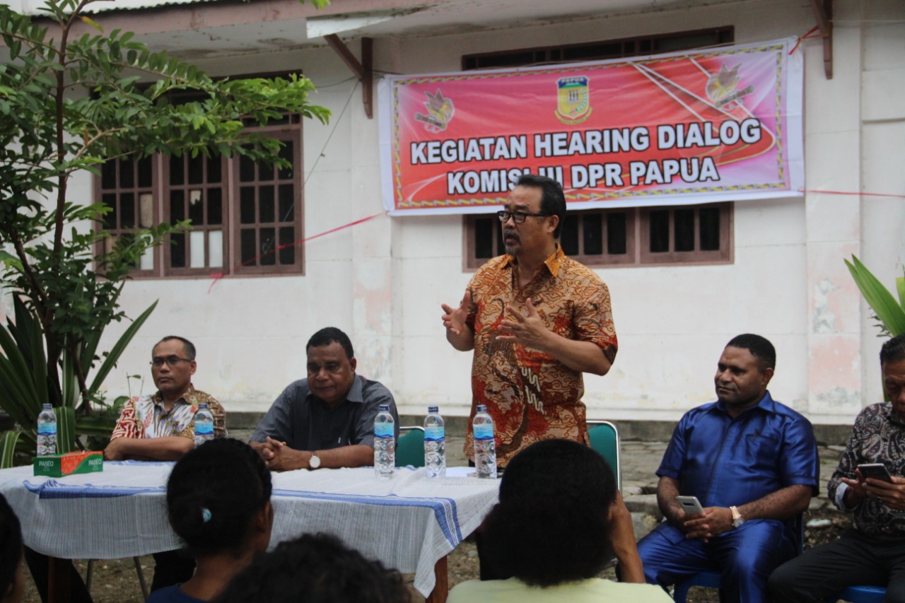 HEARING DIALOG Komisi III bersama Mahasiswi Kepulauan Yapen(ASPURI YAPEN) dan Mahasiswa Yapen Barat. Kamis, 27 Feb 2020 (24)