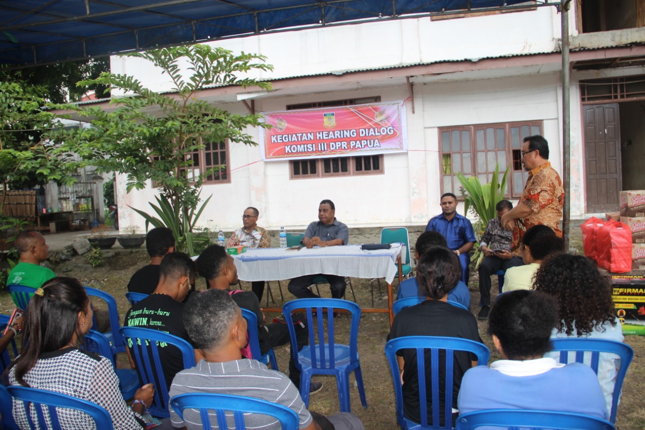 HEARING DIALOG Komisi III bersama Mahasiswi Kepulauan Yapen(ASPURI YAPEN) dan Mahasiswa Yapen Barat. Kamis, 27 Feb 2020 (42)