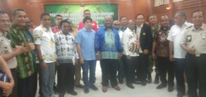 Ketua DPR Papua Jhony Banua Rouw,SE usai menghadiri Pertemuan Koordinasi Siaga Darurat Corona Virus Desease (COVID-19) Di Provinsi Papua. Kamis 5 Maret 2020jpg