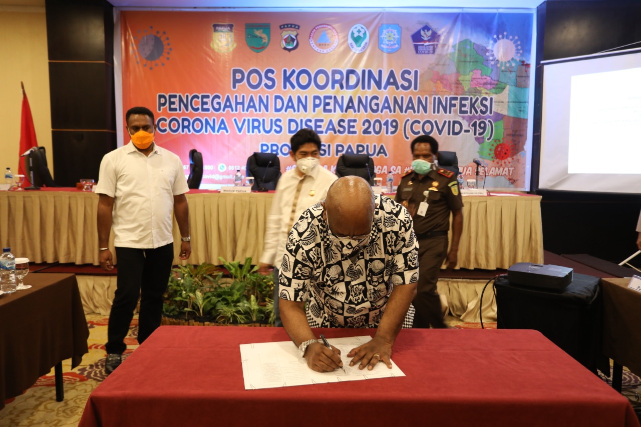 Rapat Koordinasi Evaluasi Penangulangan Covid-19 di Swisbel Hotel Jayapura, Rabu 20 Mei 2020 (12)