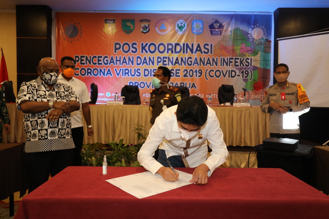 Rapat Koordinasi Evaluasi Penangulangan Covid-19 di Swisbel Hotel Jayapura, Rabu 20 Mei 2020 (13)