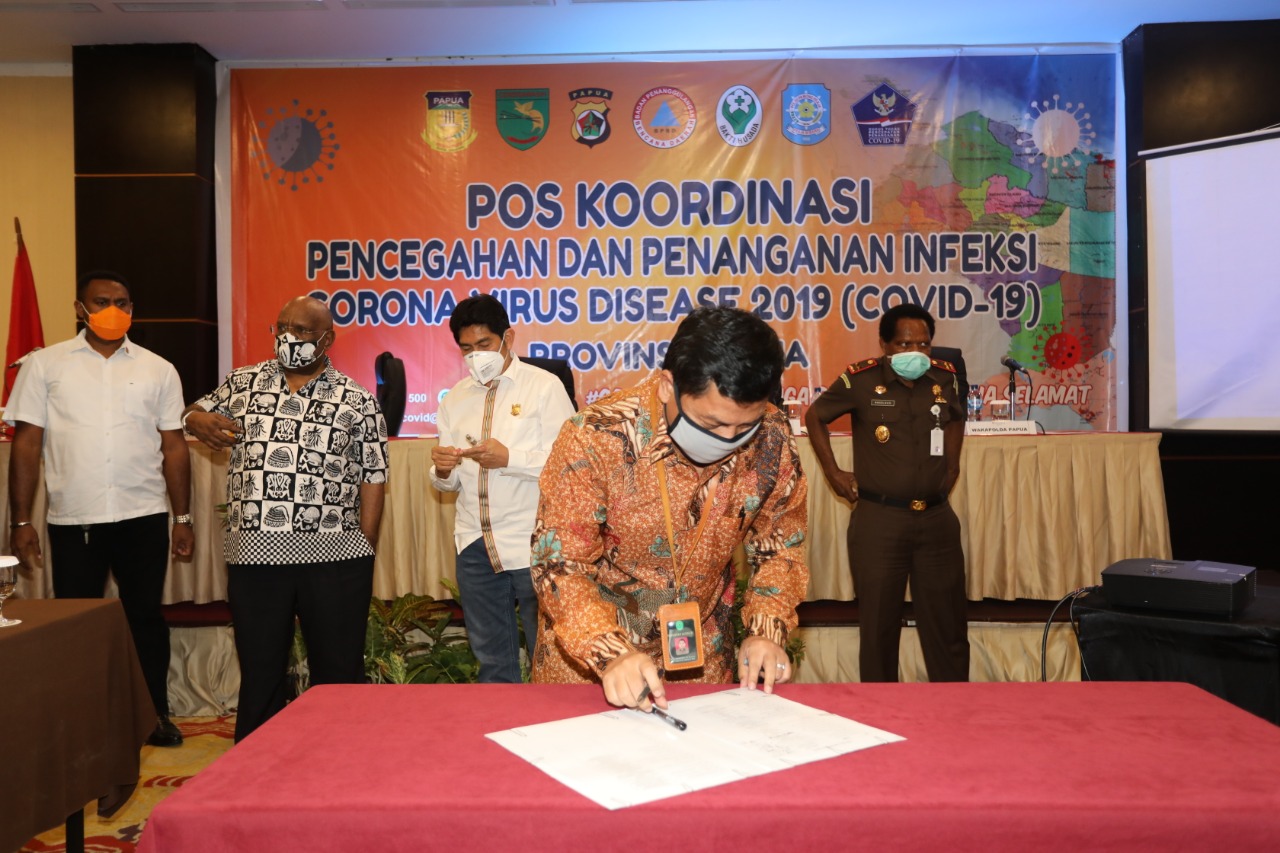 Rapat Koordinasi Evaluasi Penangulangan Covid-19 di Swisbel Hotel Jayapura, Rabu 20 Mei 2020 (18)