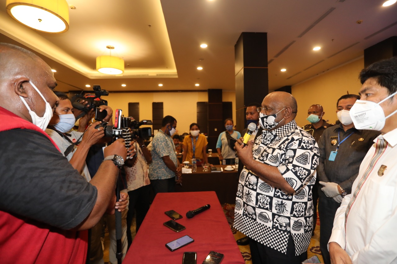 Rapat Koordinasi Evaluasi Penangulangan Covid-19 di Swisbel Hotel Jayapura, Rabu 20 Mei 2020 (30)