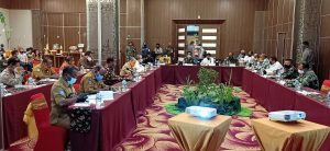 Rapat Koordinasi bersama FORKOPIMDA, Evaluasi terkait Pembentukan PERDASI Bencana non Alam Covid-19 bagi Papua di Hotel Horizon Jayapura. Selasa, 26 Mei 2020 (2)
