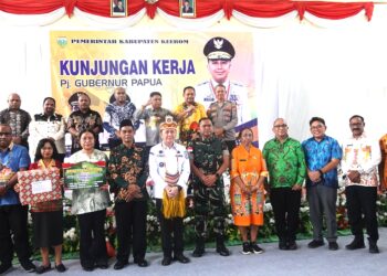 Sekwan DPR Papua, Dr.Juliana J. Waromi. SE., M.Si,  bersama Pj Gubernur Papua, Dr.Drs. Agus Fatoni, M.Si.