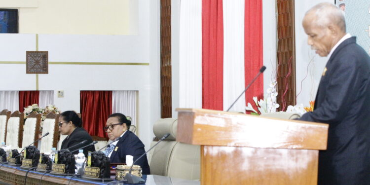Rapat Paripurna ke V  DPR Papua